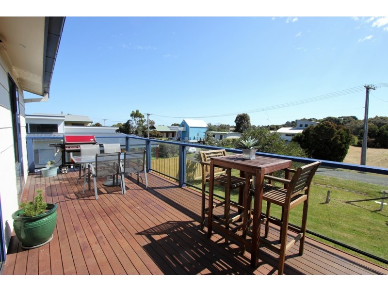 19 Golden Court, Sunset Strip VIC 3922