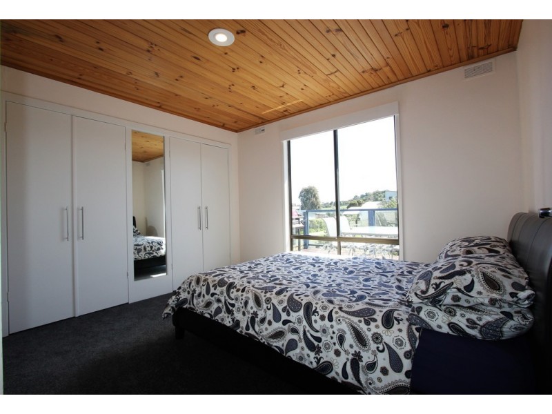 19 Golden Court, Sunset Strip VIC 3922