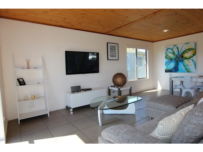 19 Golden Court, Sunset Strip VIC 3922