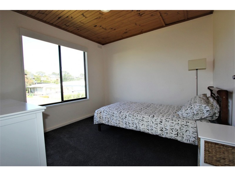 19 Golden Court, Sunset Strip VIC 3922