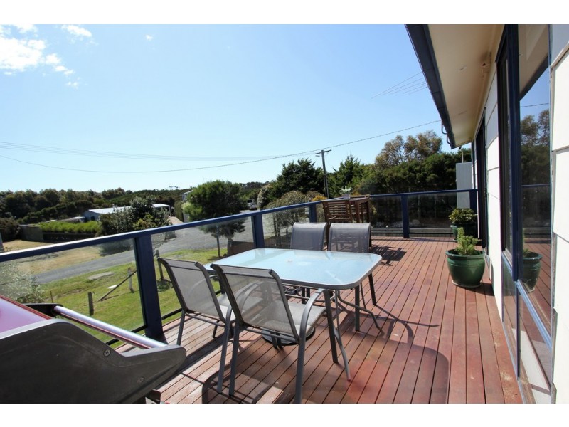 19 Golden Court, Sunset Strip VIC 3922