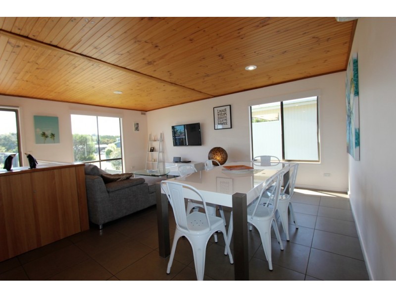 19 Golden Court, Sunset Strip VIC 3922