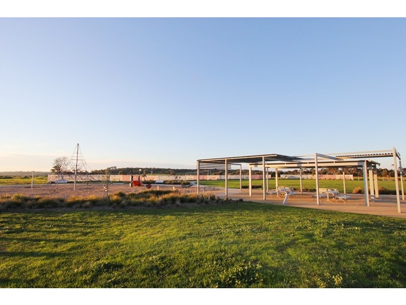 15 Seagrass Avenue, Cowes VIC 3922