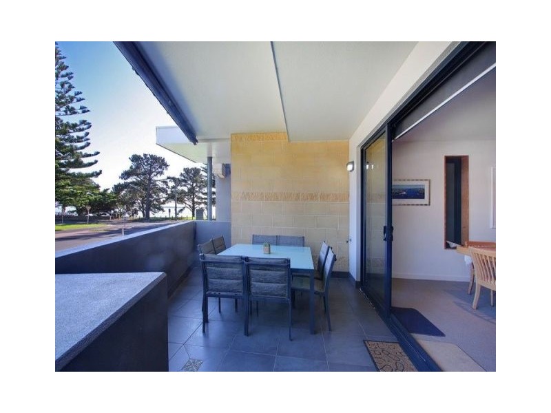 4/4 The Esplanade, Cowes VIC 3922