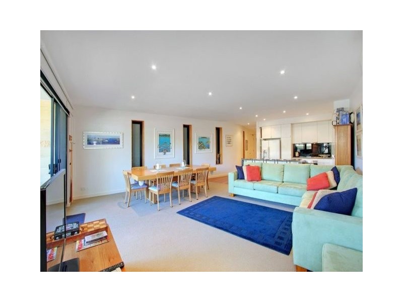 4/4 The Esplanade, Cowes VIC 3922