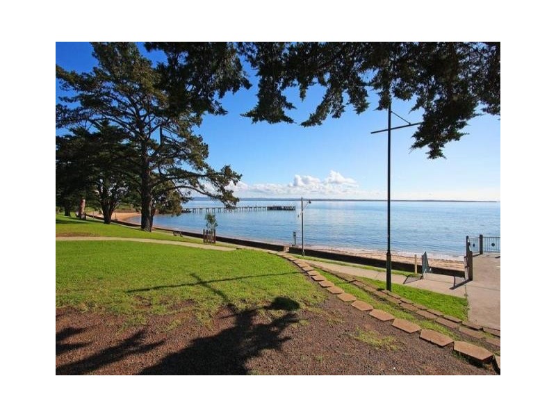 4/4 The Esplanade, Cowes VIC 3922