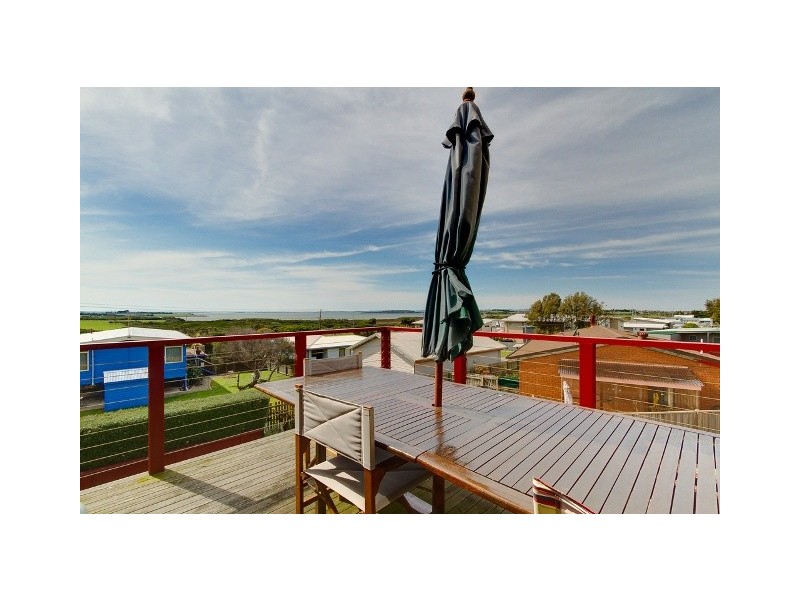 2/2 Stradbroke Crescent, Surf Beach VIC 3922