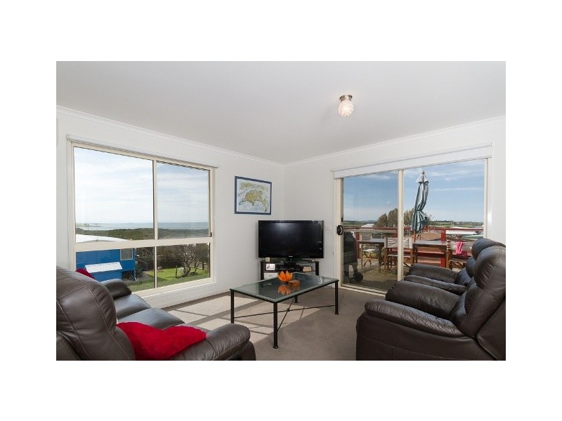 2/2 Stradbroke Crescent, Surf Beach VIC 3922