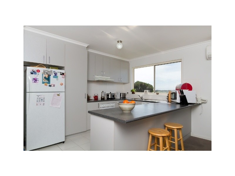 2/2 Stradbroke Crescent, Surf Beach VIC 3922