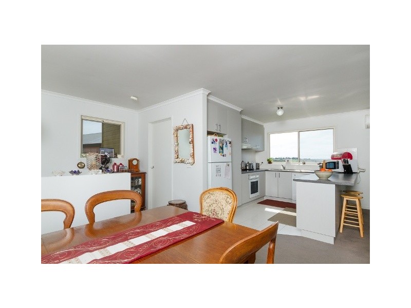 2/2 Stradbroke Crescent, Surf Beach VIC 3922