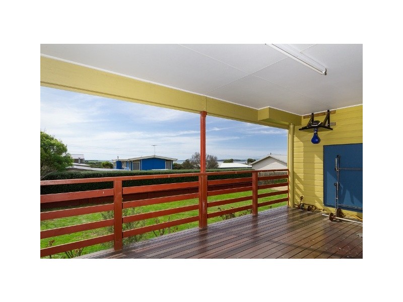 2/2 Stradbroke Crescent, Surf Beach VIC 3922