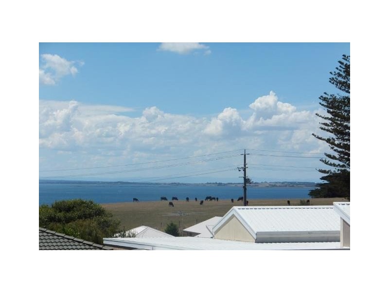 9 Genista Street, San Remo VIC 3925