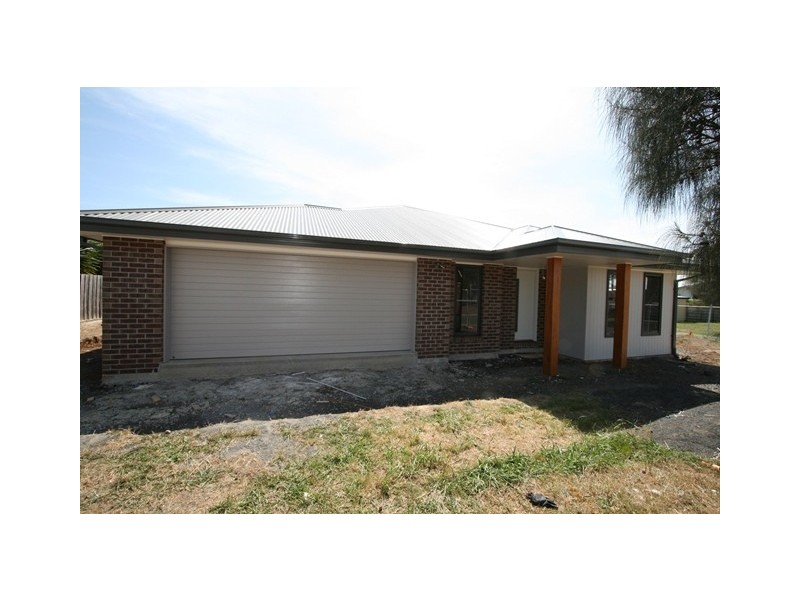 3 Meldrum Crt, Cowes VIC 3922