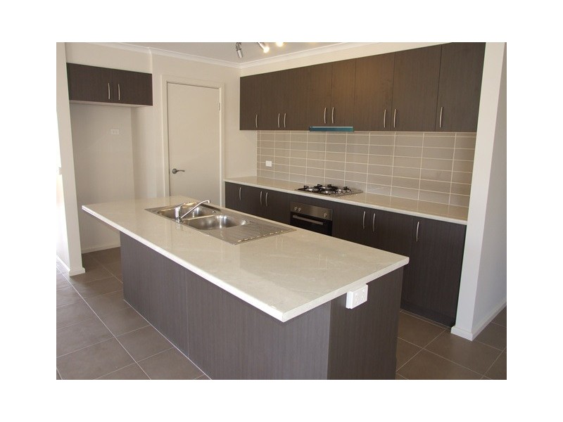 3 Meldrum Crt, Cowes VIC 3922