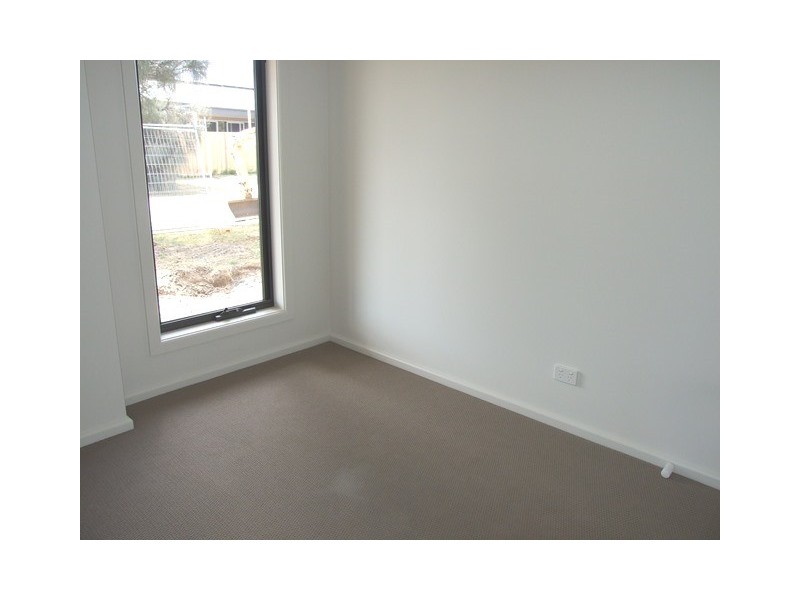 3 Meldrum Crt, Cowes VIC 3922