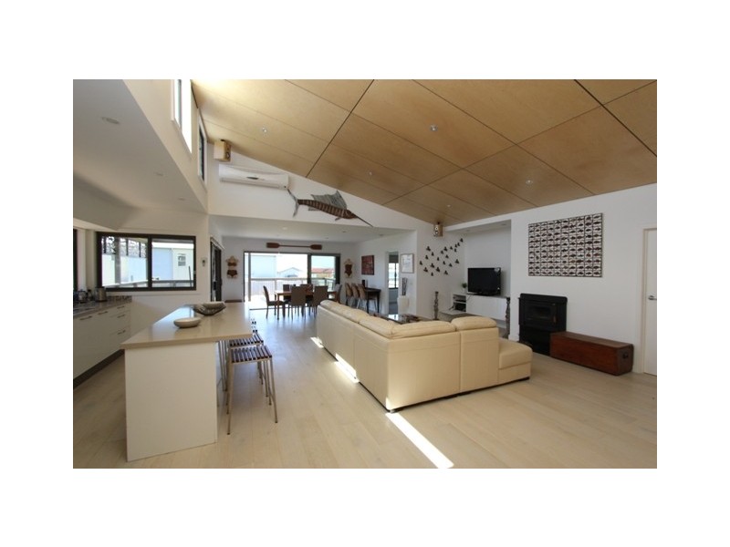 8 Bayview Avenue, Surf Beach VIC 3922