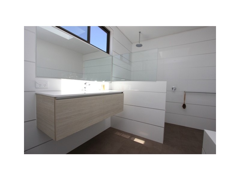 8 Bayview Avenue, Surf Beach VIC 3922