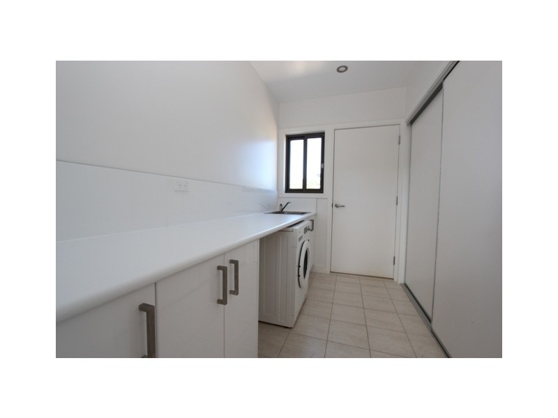 8 Bayview Avenue, Surf Beach VIC 3922