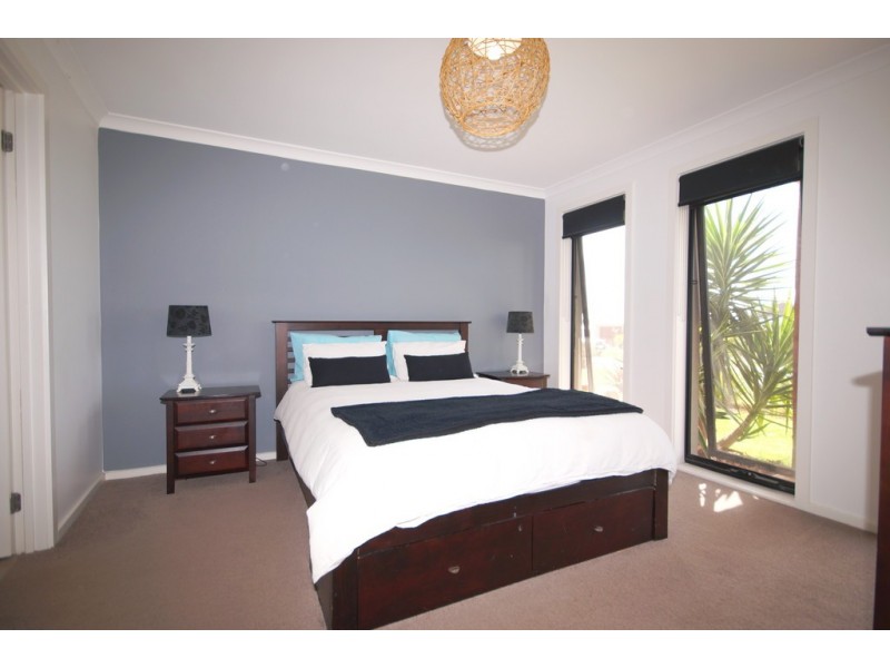 6 Dunes Road, Cowes VIC 3922
