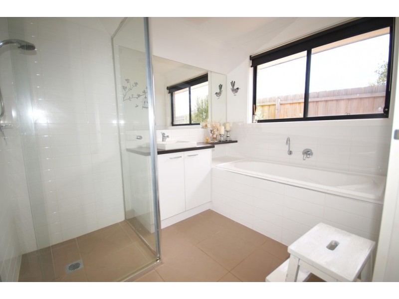 6 Dunes Road, Cowes VIC 3922