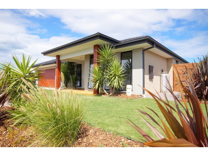 6 Dunes Road, Cowes VIC 3922