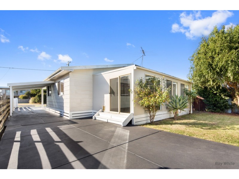 36 Sunderland Bay Road, Sunderland Bay VIC 3922