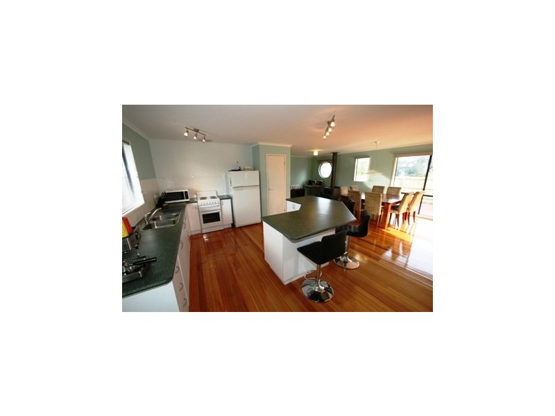 32 Ti-Tree Drive, Cowes VIC 3922