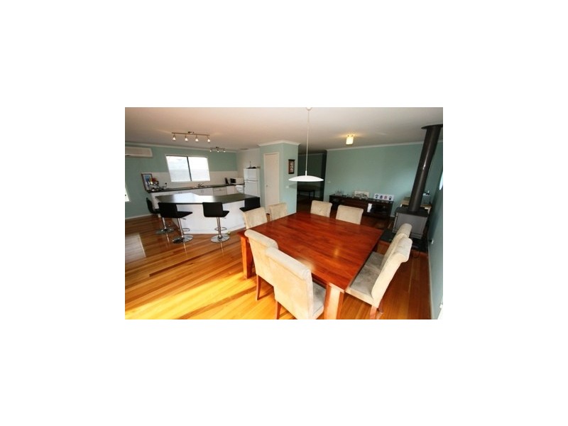 32 Ti-Tree Drive, Cowes VIC 3922