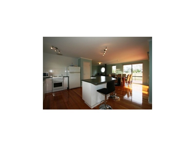 32 Ti-Tree Drive, Cowes VIC 3922