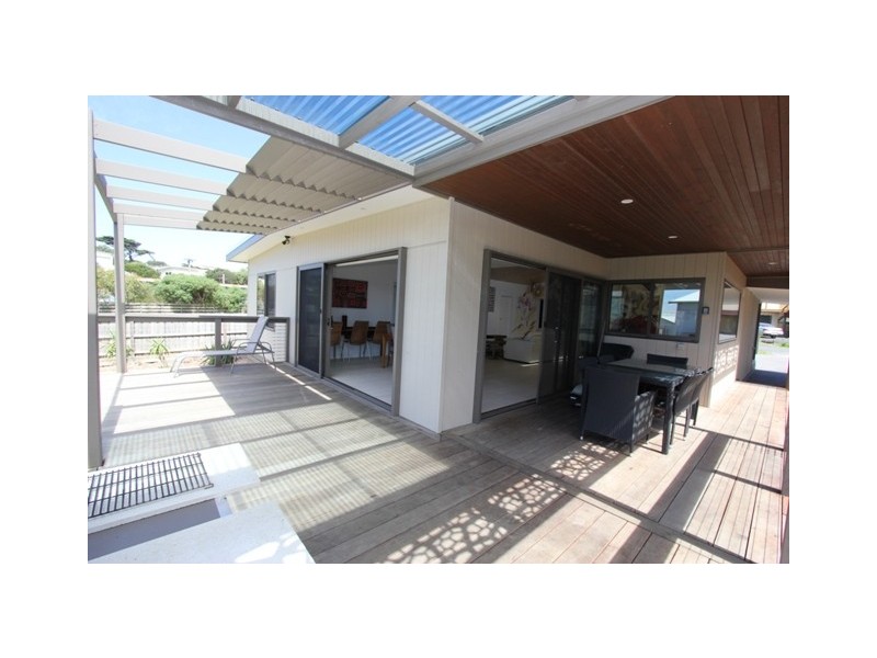 8 Bayview Avenue, Surf Beach VIC 3922