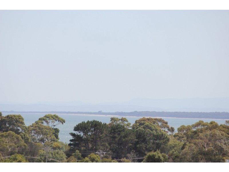 12 Echidna Grove, Cowes VIC 3922