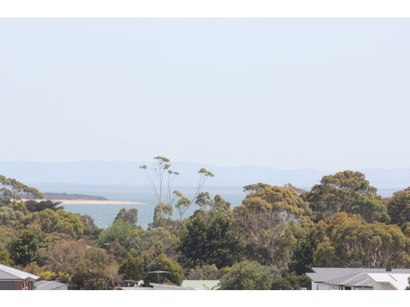 12 Echidna Grove, Cowes VIC 3922