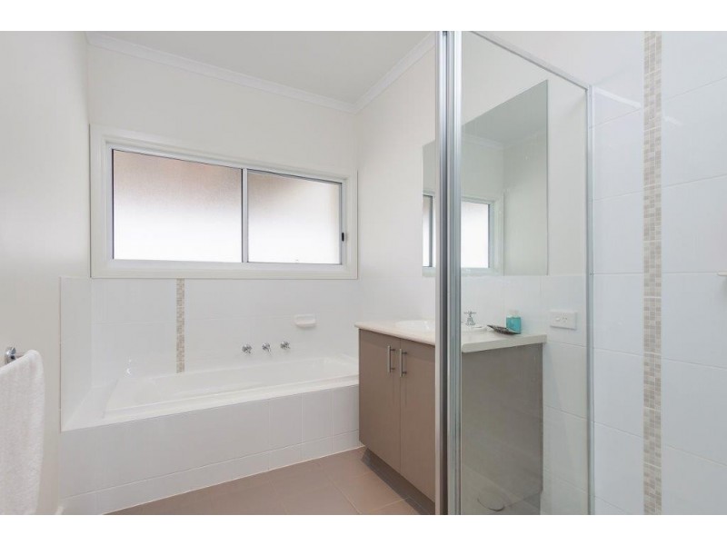 12 Echidna Grove, Cowes VIC 3922