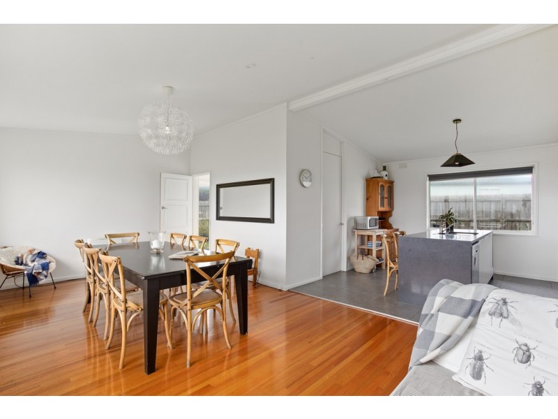 8 Highview Crescent, Surf Beach VIC 3922