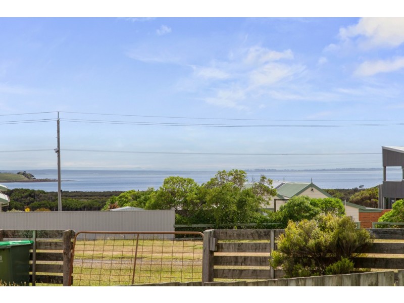 8 Highview Crescent, Surf Beach VIC 3922