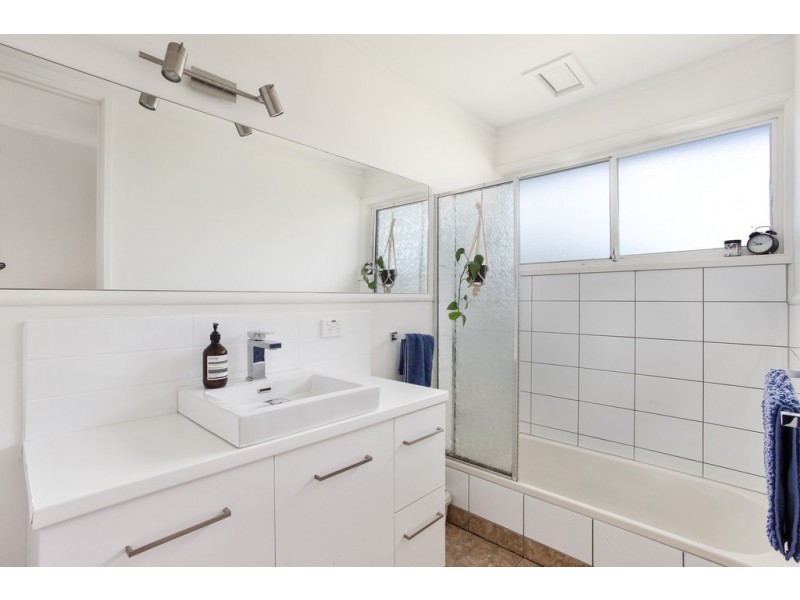 8 Highview Crescent, Surf Beach VIC 3922