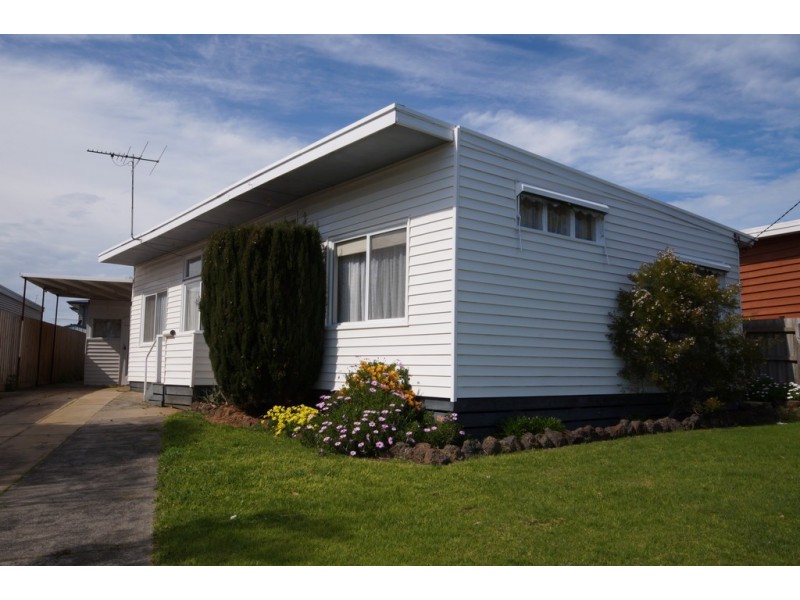 8 Edgar Road, San Remo VIC 3925
