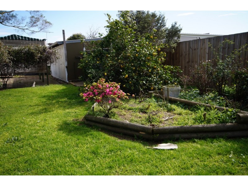 8 Edgar Road, San Remo VIC 3925