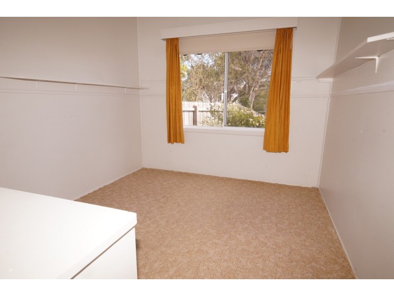 8 Edgar Road, San Remo VIC 3925