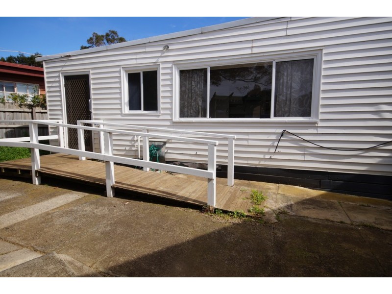 8 Edgar Road, San Remo VIC 3925