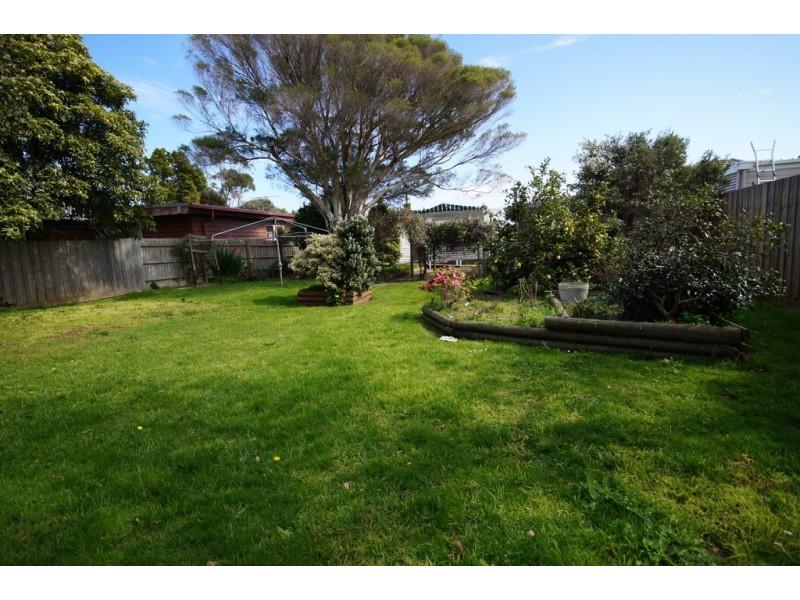 8 Edgar Road, San Remo VIC 3925