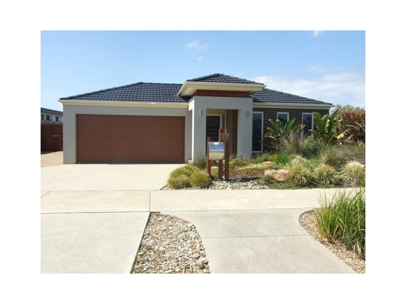 17 Lomandra Drive, Cowes VIC 3922