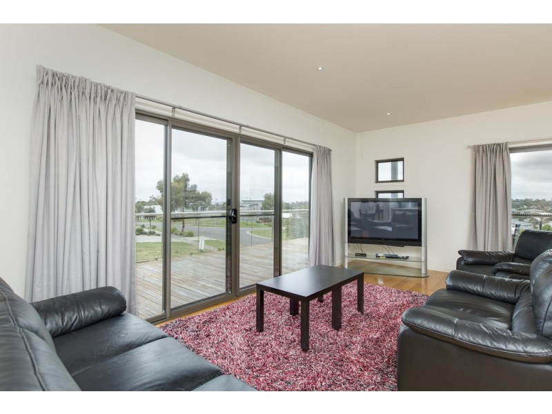 12 Lomandra Drive, Cowes VIC 3922