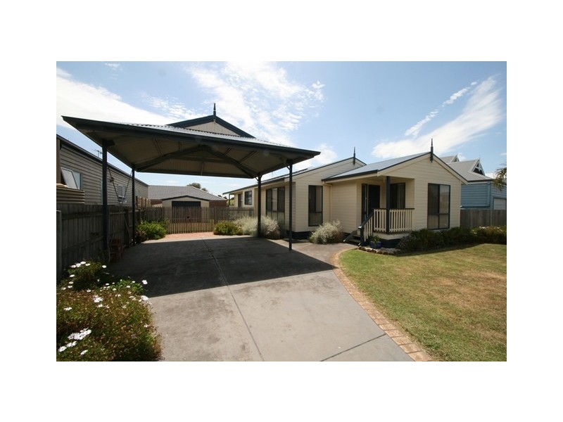 19 Katherine Circuit, Cowes VIC 3922
