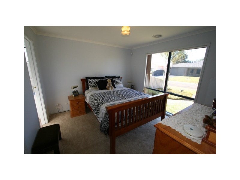 19 Katherine Circuit, Cowes VIC 3922