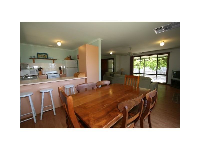 8 Bay Court, Cowes VIC 3922