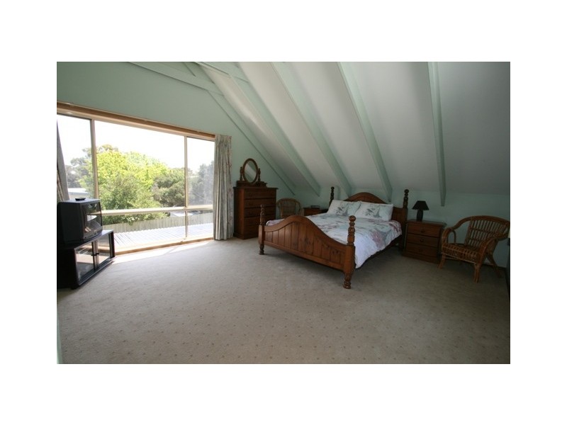 8 Bay Court, Cowes VIC 3922