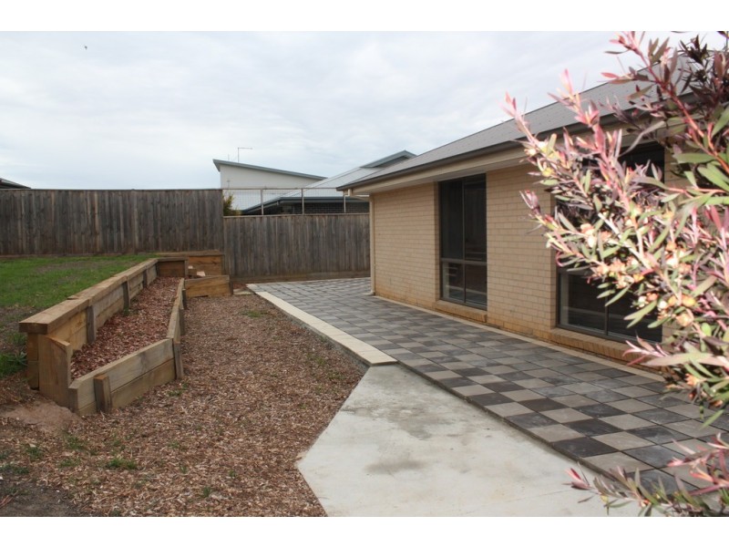 6 Curlew Close, Cowes VIC 3922