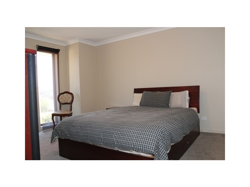 6 Curlew Close, Cowes VIC 3922