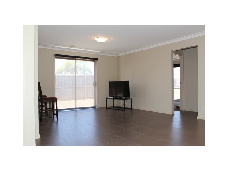 6 Curlew Close, Cowes VIC 3922